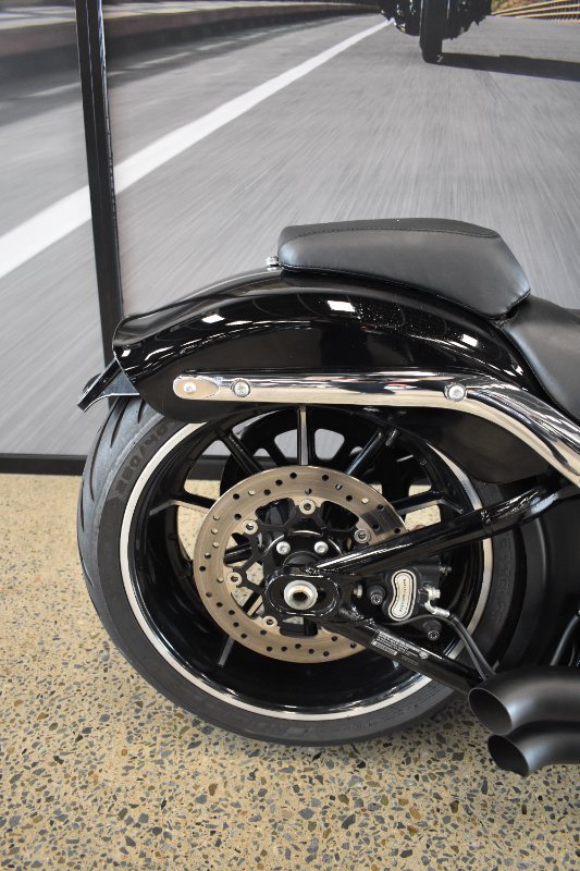 2016 HARLEY-DAVIDSON FXSB SOFTAIL BREAKOUT