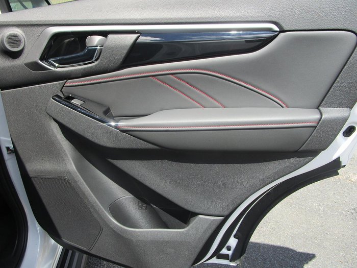 2025 Isuzu MU-X X-TERRAIN