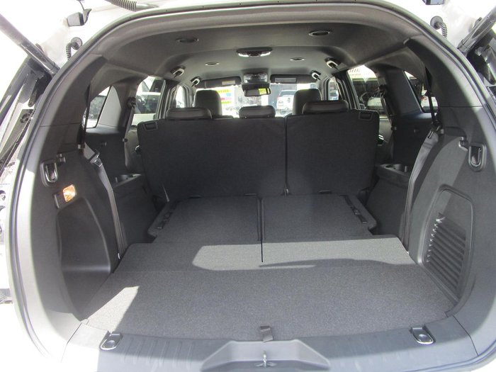 2025 Isuzu MU-X X-TERRAIN