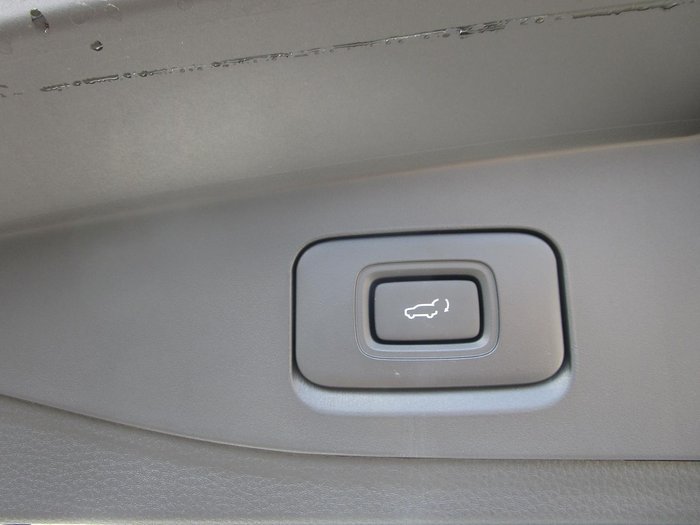 2025 Isuzu MU-X X-TERRAIN