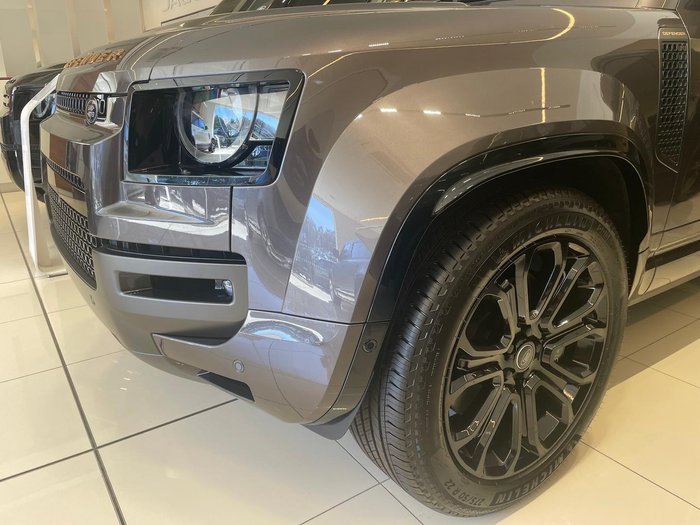 2025 Land Rover Defender 110 P635 OCTA L663 MY25.5 AWD Charente Grey
