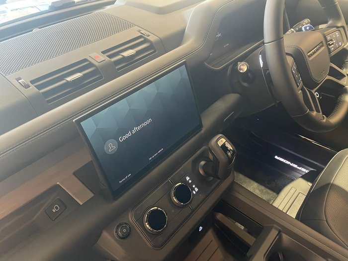 2025 Land Rover Defender 110 P635 OCTA L663 MY25.5 AWD Charente Grey