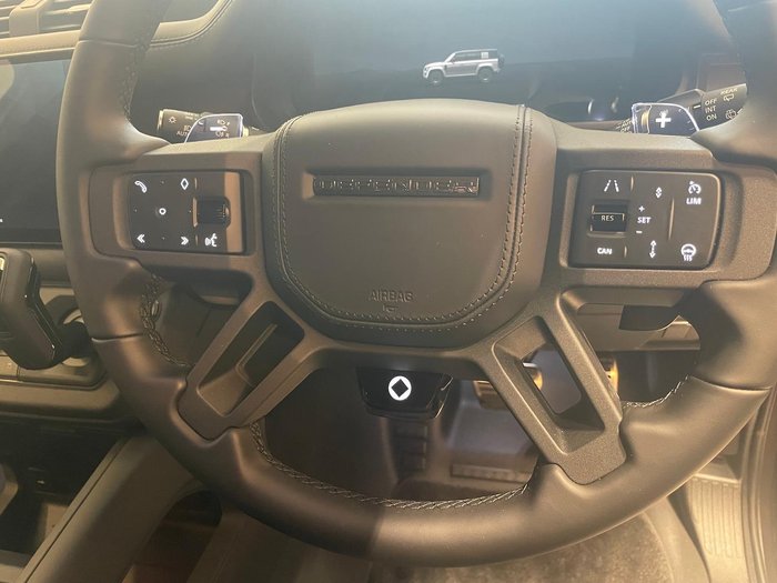2025 Land Rover Defender 110 P635 OCTA L663 MY25.5 AWD Charente Grey