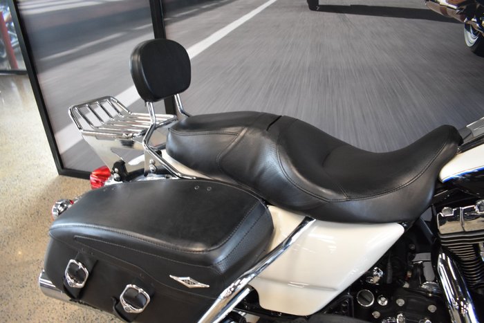 2014 HARLEY-DAVIDSON FLHRC ROAD KING CLASSIC