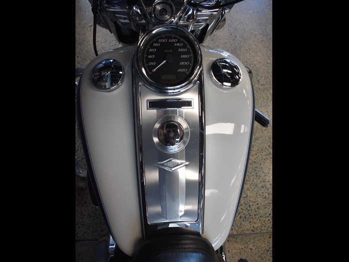 2014 HARLEY-DAVIDSON FLHRC ROAD KING CLASSIC