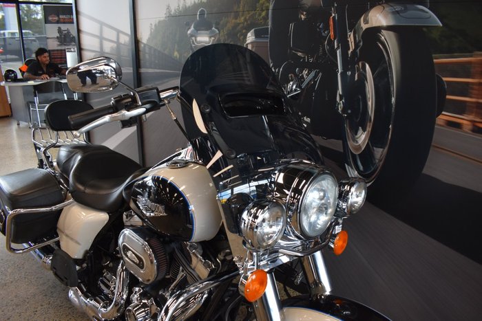 2014 HARLEY-DAVIDSON FLHRC ROAD KING CLASSIC