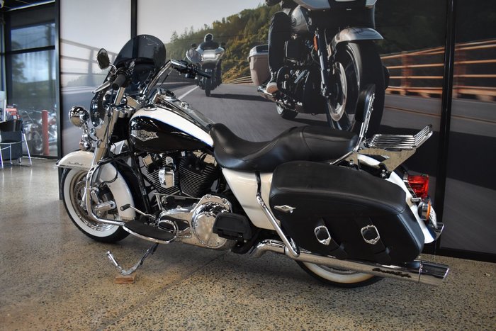 2014 HARLEY-DAVIDSON FLHRC ROAD KING CLASSIC