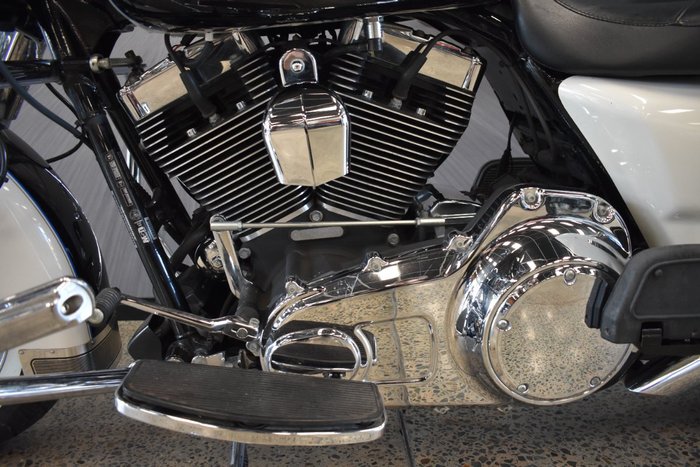 2014 HARLEY-DAVIDSON FLHRC ROAD KING CLASSIC