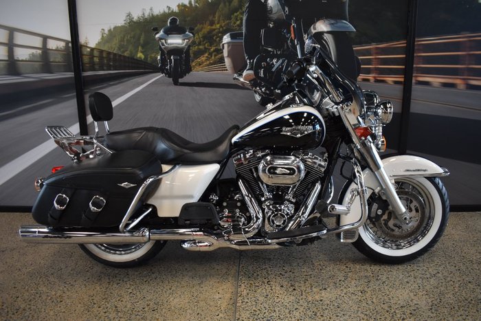 2014 HARLEY-DAVIDSON FLHRC ROAD KING CLASSIC