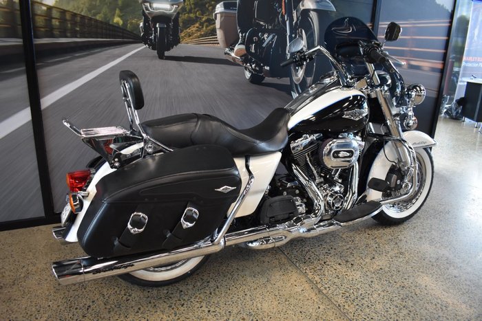 2014 HARLEY-DAVIDSON FLHRC ROAD KING CLASSIC