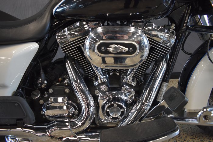 2014 HARLEY-DAVIDSON FLHRC ROAD KING CLASSIC