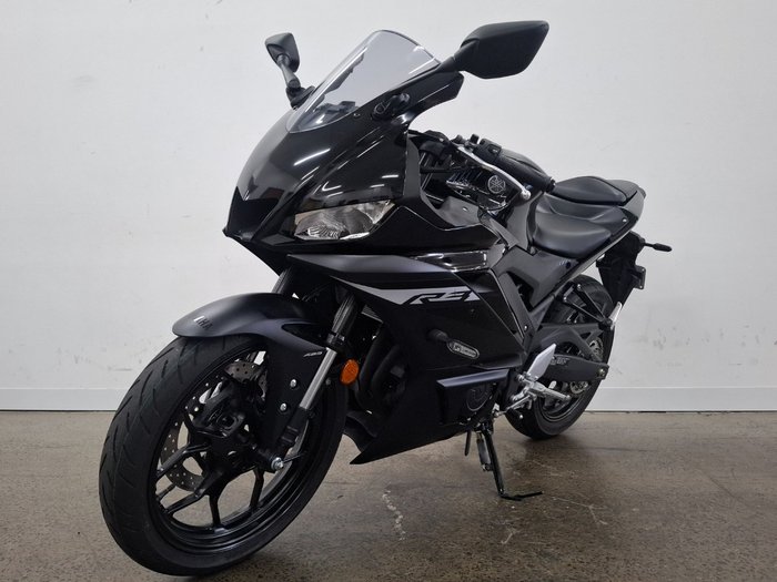 2023 Yamaha YZF-R3 Black