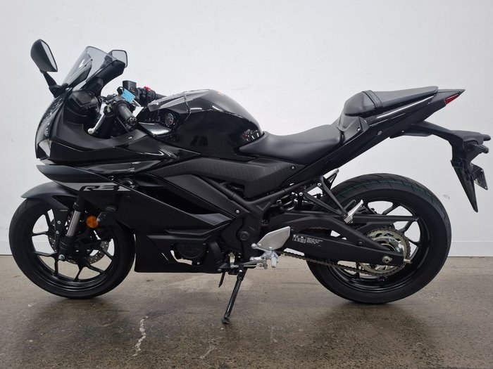 2023 Yamaha YZF-R3 Black
