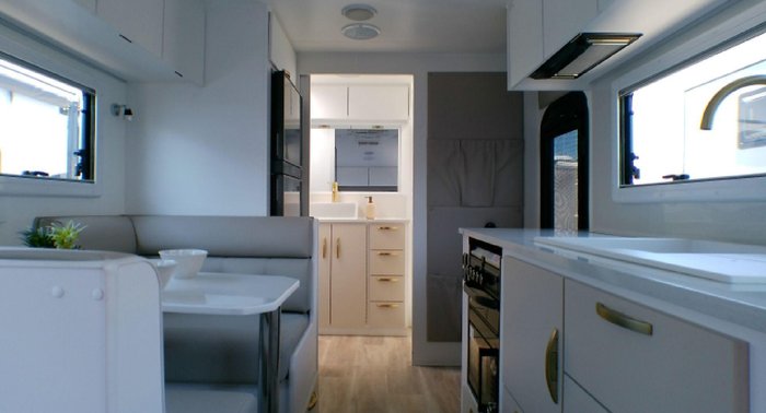 2025 Supreme 1800_R_K1e3_S Classic Dirt Roader 18'