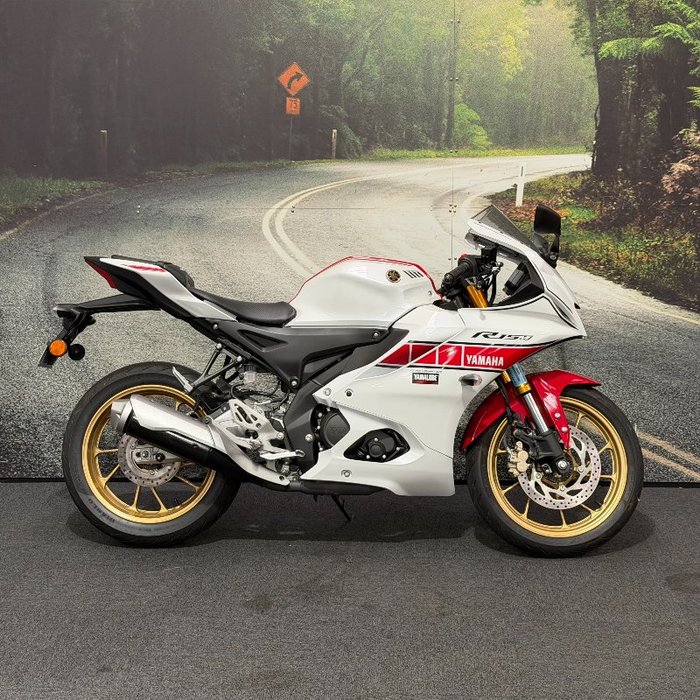 2023 Yamaha YZF-R15M RED/WHITE
