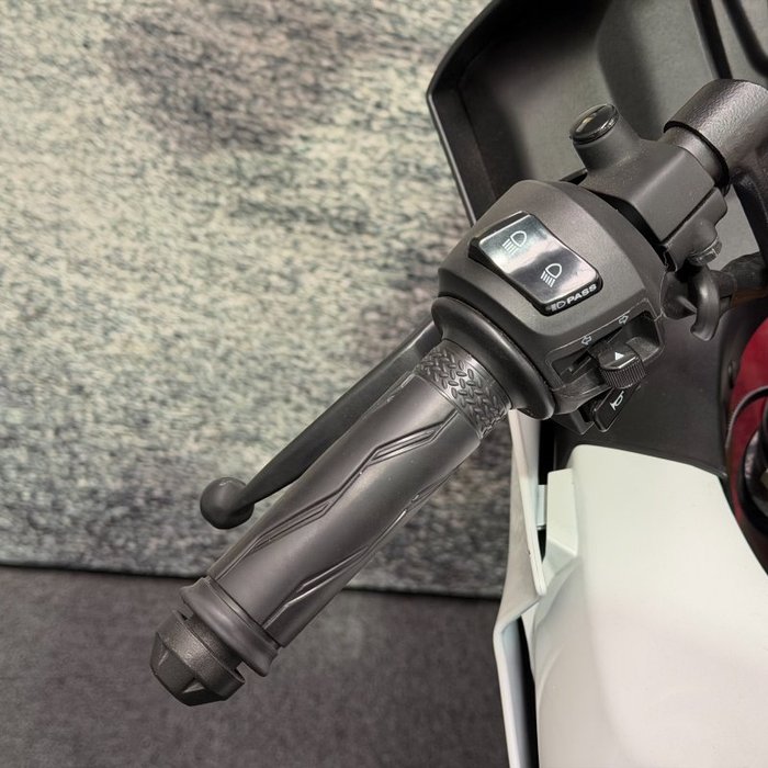 2023 Yamaha YZF-R15M RED/WHITE