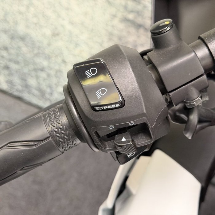 2023 Yamaha YZF-R15M RED/WHITE