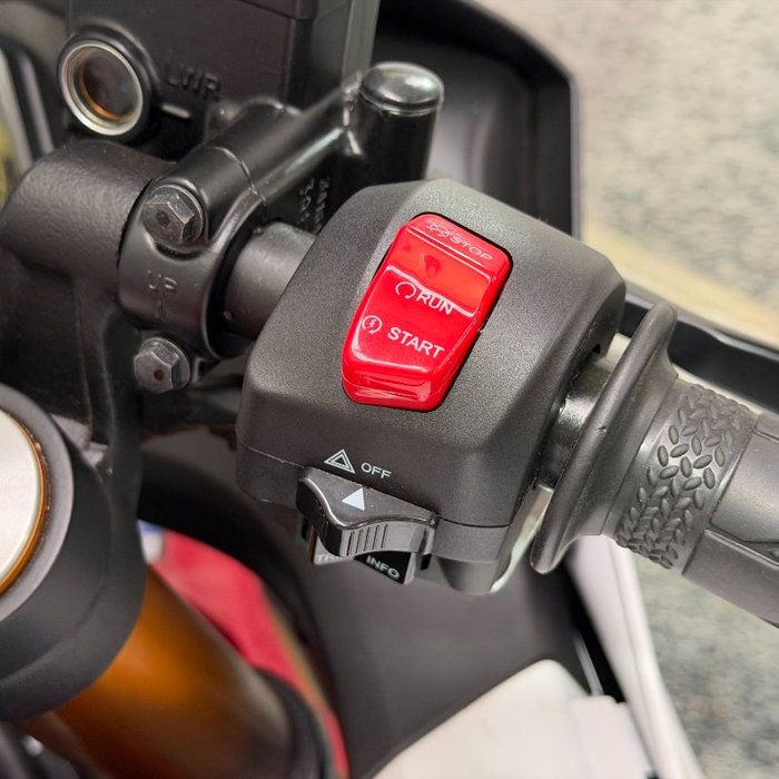 2023 Yamaha YZF-R15M RED/WHITE