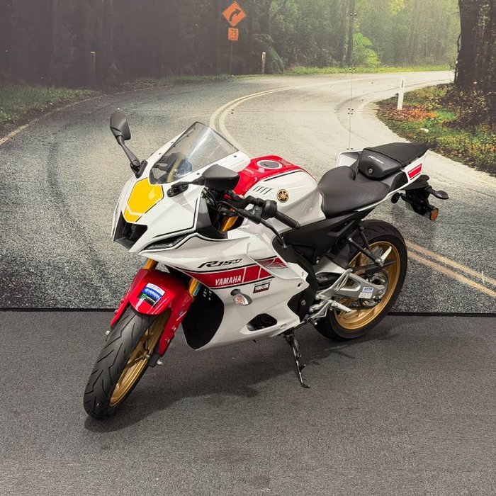 2023 Yamaha YZF-R15M RED/WHITE