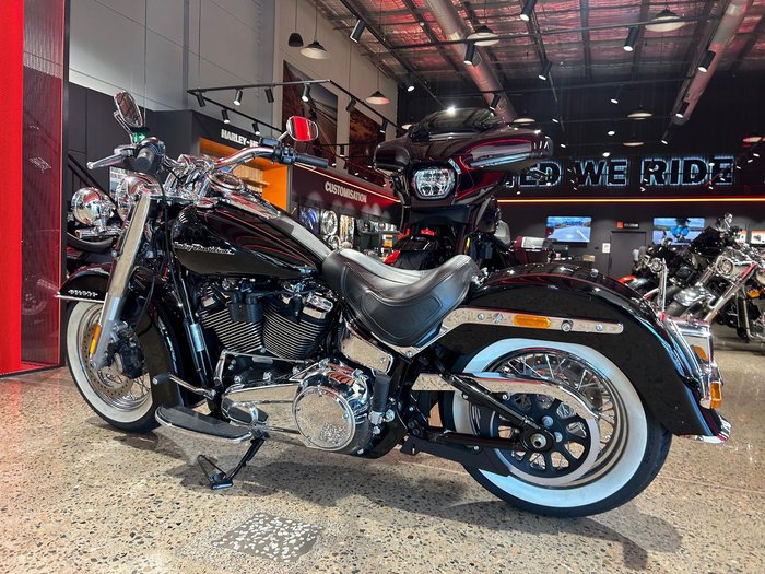 2018 Harley-Davidson Deluxe 107 (FLDE) Softail Black