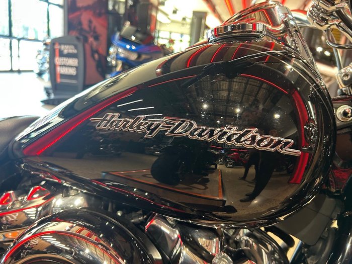 2018 Harley-Davidson Deluxe 107 (FLDE) Softail Black