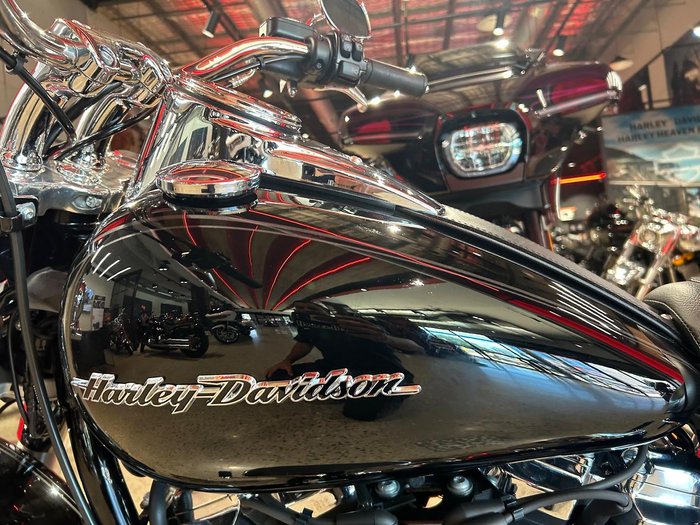 2018 Harley-Davidson Deluxe 107 (FLDE) Softail Black