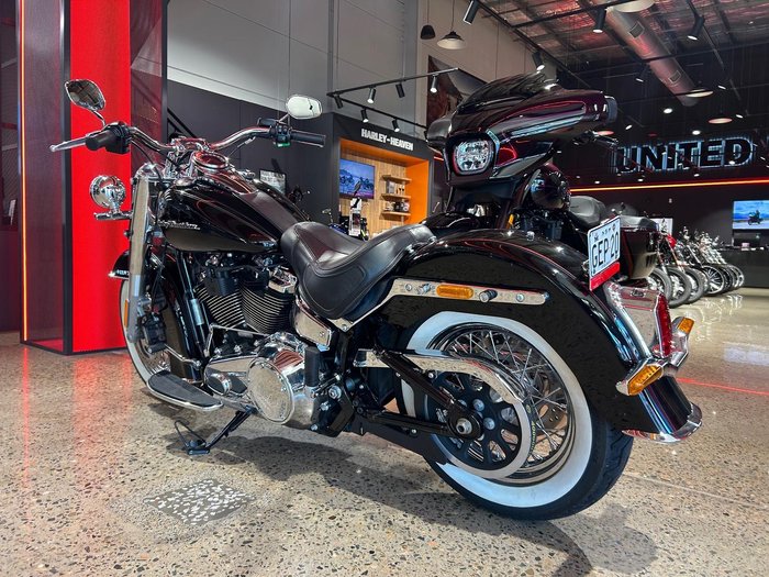 2018 Harley-Davidson Deluxe 107 (FLDE) Softail Black