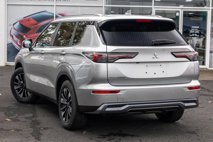 2025 Mitsubishi Outlander LS
