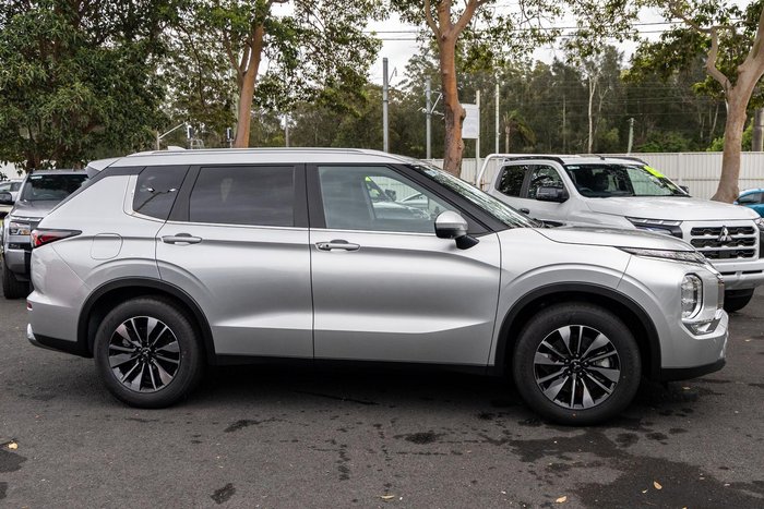 2025 Mitsubishi Outlander LS