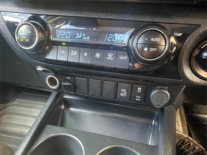 2021 TOYOTA HILUX SR5 (4x4) GUN126R White