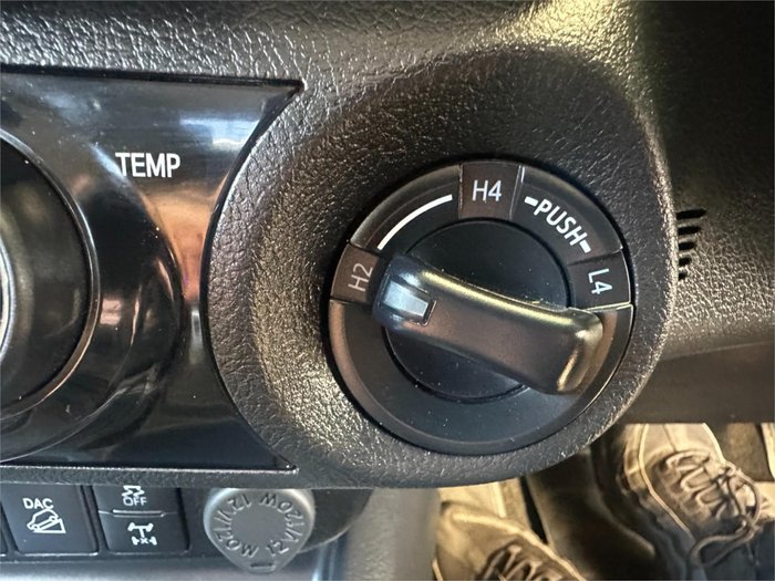 2021 TOYOTA HILUX SR5 (4x4)