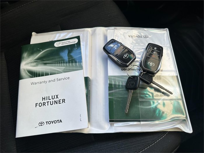 2021 TOYOTA HILUX SR5 (4x4) GUN126R White