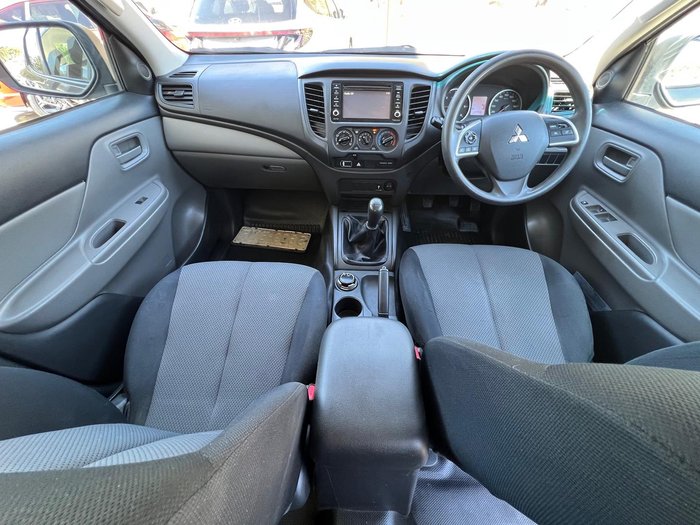 2017 Mitsubishi Triton GLX