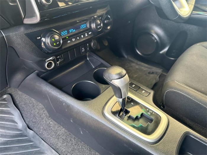 2021 Toyota Hilux SR5