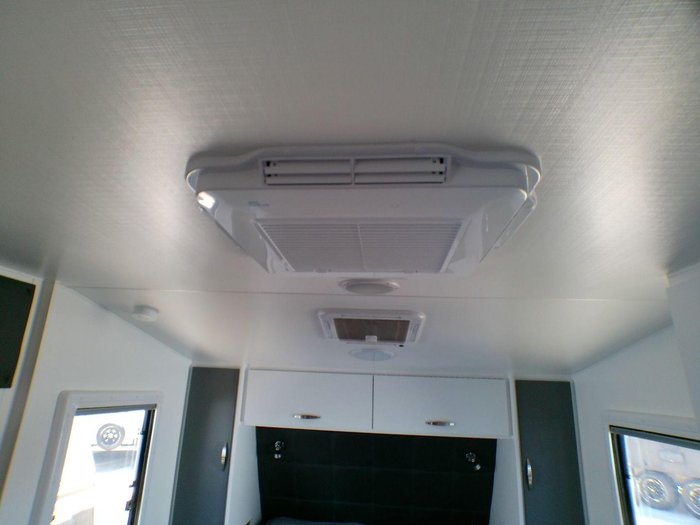 2025 Supreme 1760_C_K2e3_S Classic 17'6