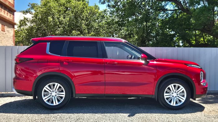 2022 Mitsubishi Outlander LS