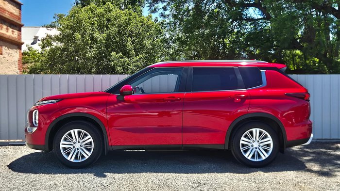 2022 Mitsubishi Outlander LS