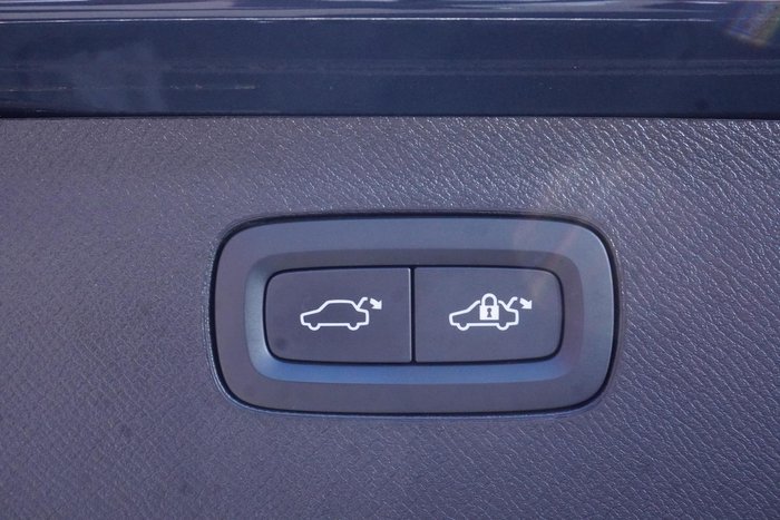 2022 Volvo XC90 B6 Inscription