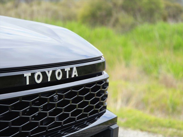2025 Toyota Hilux SR