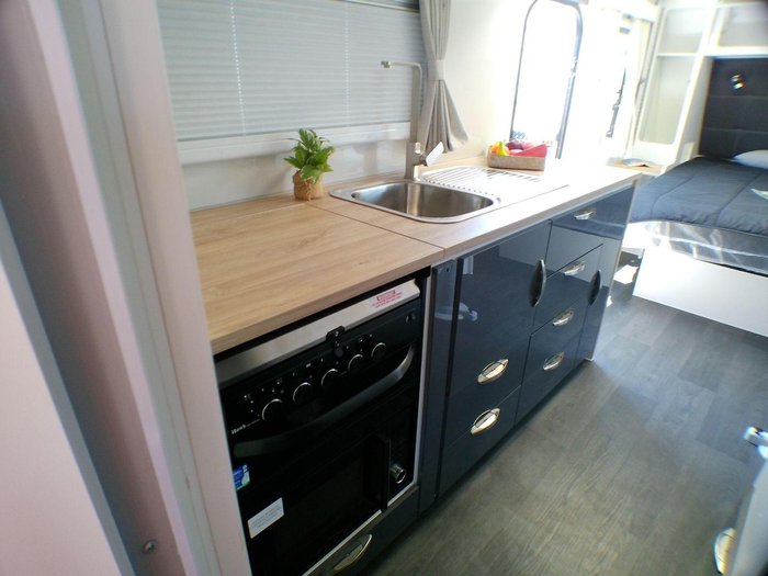 2025 Supreme 2110_C_K1e5b_T Territory 21'10 2 Bunk