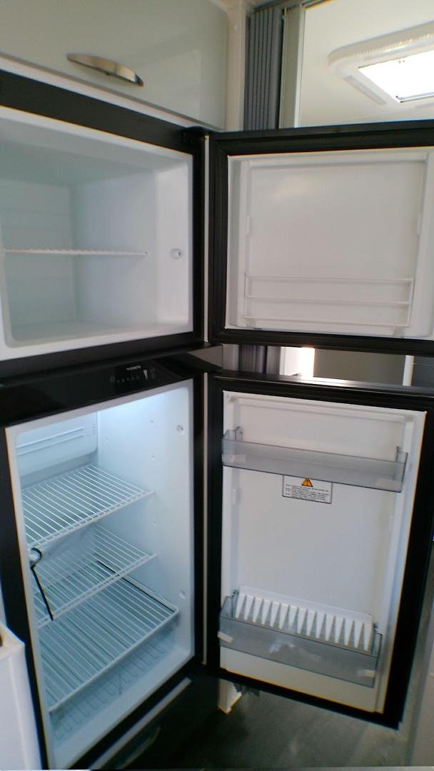 2025 Supreme 2110_C_K1e5b_T Territory 21'10 2 Bunk