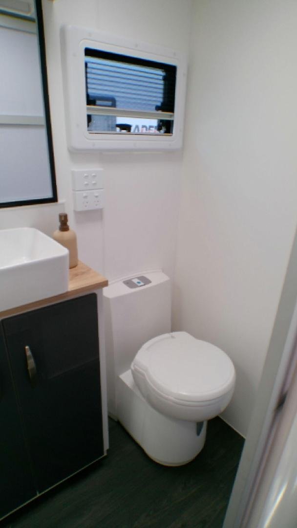 2025 Supreme 2110_C_K1e5b_T Territory 21'10 2 Bunk