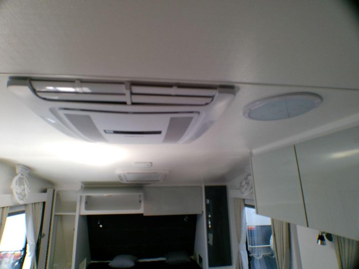 2025 Supreme 2110_C_K1e5b_T Territory 21'10 2 Bunk