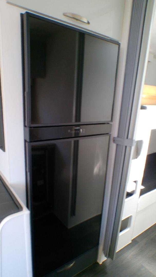 2025 Supreme 2110_C_K1e5b_T Territory 21'10 2 Bunk