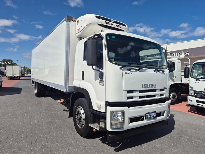 2015 Isuzu Fvd1000 Auto 50Cm3 Van And Lift
