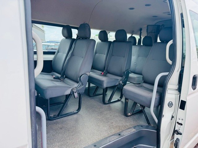 2011 Toyota Hiace 2011 Toyota HiAce Commuter KDH223R With Wheelchair Accessible Braun Lift French Vanilla