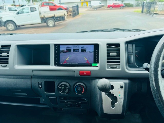 2011 Toyota Hiace 2011 Toyota HiAce Commuter KDH223R With Wheelchair Accessible Braun Lift French Vanilla