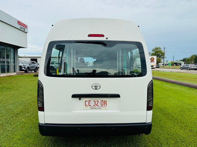 2011 Toyota Hiace 2011 Toyota HiAce Commuter KDH223R With Wheelchair Accessible Braun Lift French Vanilla