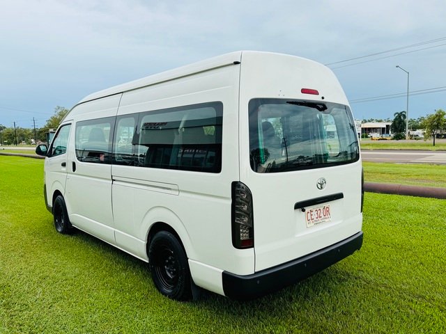2011 Toyota Hiace 2011 Toyota HiAce Commuter KDH223R With Wheelchair Accessible Braun Lift French Vanilla