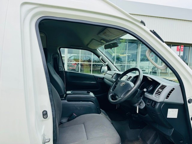 2011 Toyota Hiace 2011 Toyota HiAce Commuter KDH223R With Wheelchair Accessible Braun Lift French Vanilla